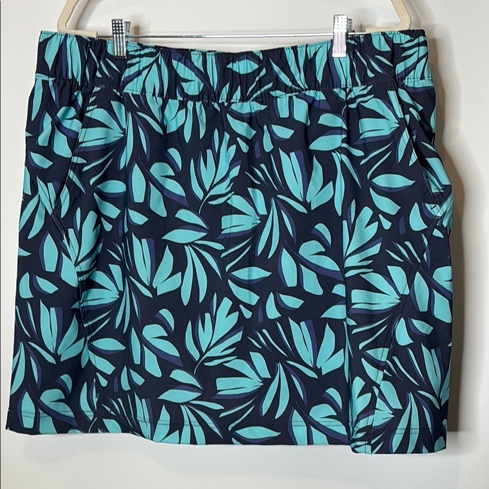 Columbia Stylish Navy Blue / Turquoise Leaf Print Skort